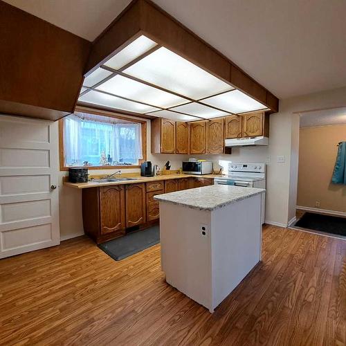 5304 50 Street, Lloydminster, AB - Indoor Photo Showing Kitchen