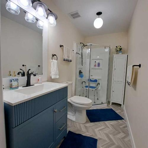 5304 50 Street, Lloydminster, AB - Indoor Photo Showing Bathroom