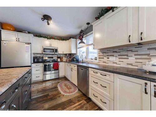 2304 46A Avenue, Lloydminster, SK - Indoor Photo Showing Kitchen