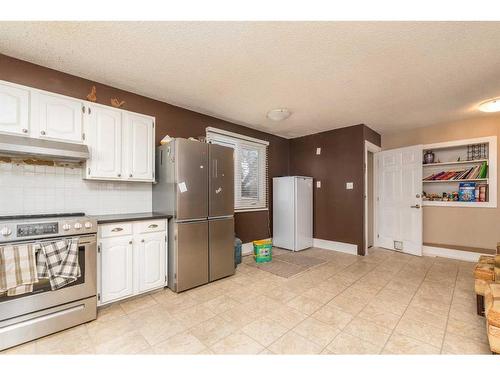 4725 29 Street, Lloydminster, SK - Indoor Photo Showing Kitchen