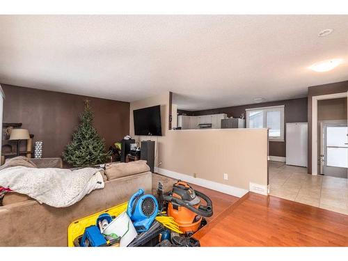 4725 29 Street, Lloydminster, SK - Indoor Photo Showing Living Room