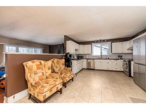 4725 29 Street, Lloydminster, SK - Indoor Photo Showing Kitchen