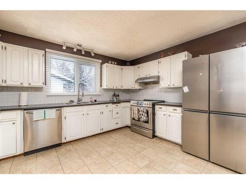 4725 29 Street, Lloydminster, SK - Indoor Photo Showing Kitchen