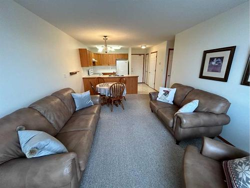 103-5120 51 Avenue, Vermilion, AB - Indoor Photo Showing Living Room