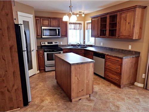 4802 49 Avenue, Vermilion, AB - Indoor Photo Showing Kitchen With Double Sink