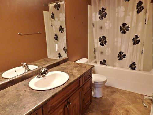 4802 49 Avenue, Vermilion, AB - Indoor Photo Showing Bathroom