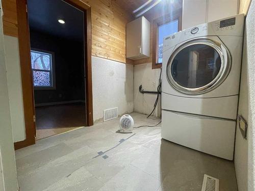 119 2 Street East, Maidstone, SK - Indoor Photo Showing Laundry Room