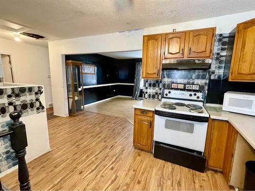 1133 8 Avenue, Wainwright, AB - Indoor Photo Showing Kitchen