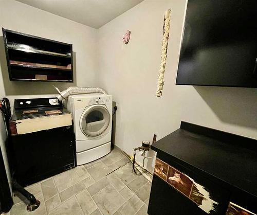 1133 8 Avenue, Wainwright, AB - Indoor Photo Showing Laundry Room