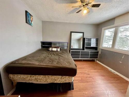 1133 8 Avenue, Wainwright, AB - Indoor Photo Showing Bedroom