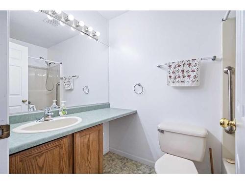 13-4201 56 Avenue, Lloydminster, AB - Indoor Photo Showing Bathroom