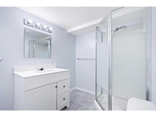 13-4201 56 Avenue, Lloydminster, AB - Indoor Photo Showing Bathroom