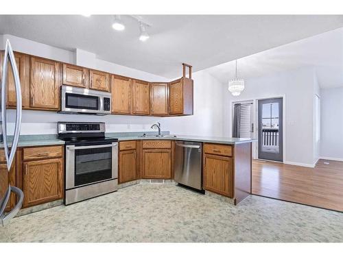 13-4201 56 Avenue, Lloydminster, AB - Indoor Photo Showing Kitchen