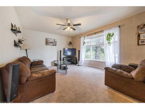 3004 46 Avenue, Lloydminster, SK - Indoor Photo Showing Living Room