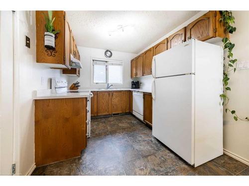 3004 46 Avenue, Lloydminster, SK - Indoor Photo Showing Kitchen