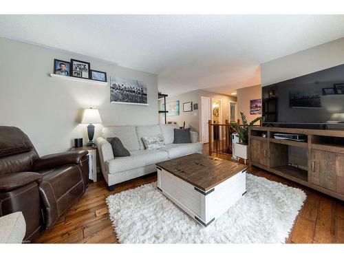 2602 47A Avenue, Lloydminster, SK - Indoor Photo Showing Living Room