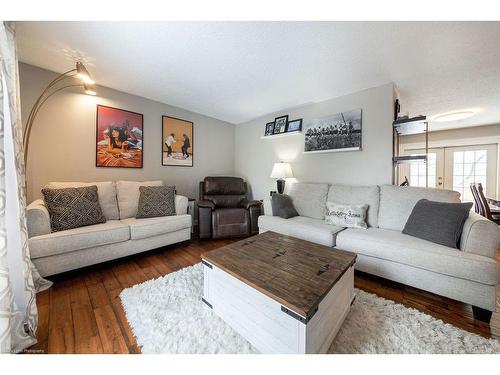 2602 47A Avenue, Lloydminster, SK - Indoor Photo Showing Living Room