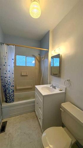 1029 8 Avenue, Wainwright, AB - Indoor Photo Showing Bathroom