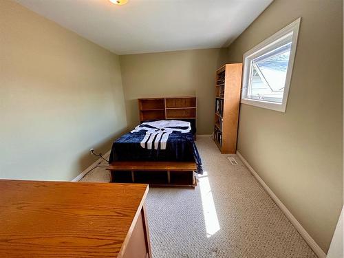 1306 15 Street, Wainwright, AB - Indoor Photo Showing Bedroom