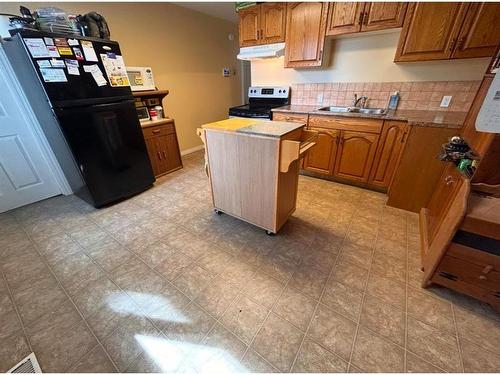 1306 15 Street, Wainwright, AB - Indoor Photo Showing Kitchen