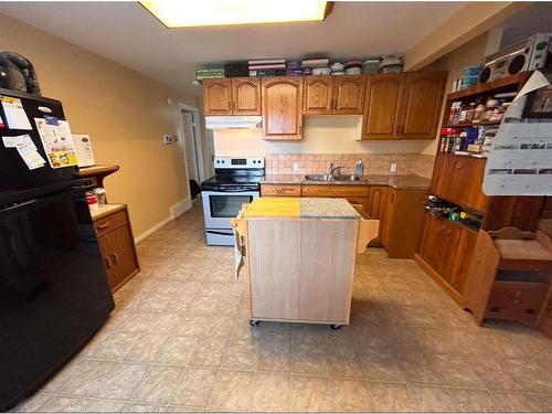 1306 15 Street, Wainwright, AB - Indoor Photo Showing Kitchen With Double Sink