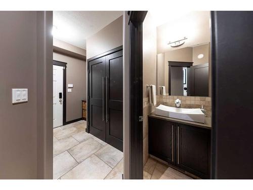 1604 52B Avenue Close, Lloydminster, AB - Indoor Photo Showing Bathroom