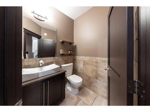 1604 52B Avenue Close, Lloydminster, AB - Indoor Photo Showing Bathroom