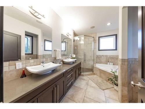 1604 52B Avenue Close, Lloydminster, AB - Indoor Photo Showing Bathroom