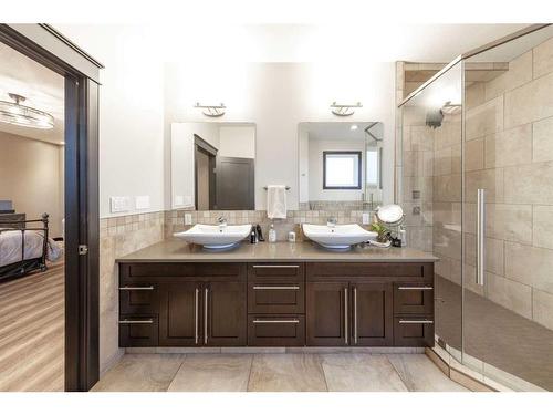 1604 52B Avenue Close, Lloydminster, AB - Indoor Photo Showing Bathroom