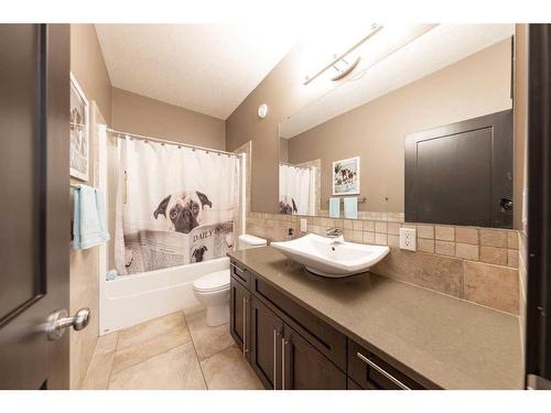 1604 52B Avenue Close, Lloydminster, AB - Indoor Photo Showing Bathroom