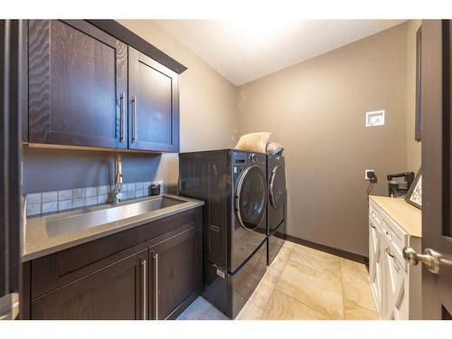 1604 52B Avenue Close, Lloydminster, AB - Indoor Photo Showing Laundry Room