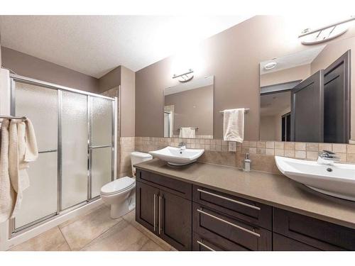 1604 52B Avenue Close, Lloydminster, AB - Indoor Photo Showing Bathroom