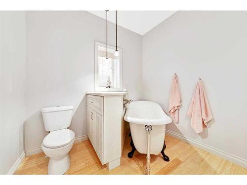 1117 26 Street West, Wainwright, AB - Indoor Photo Showing Bathroom