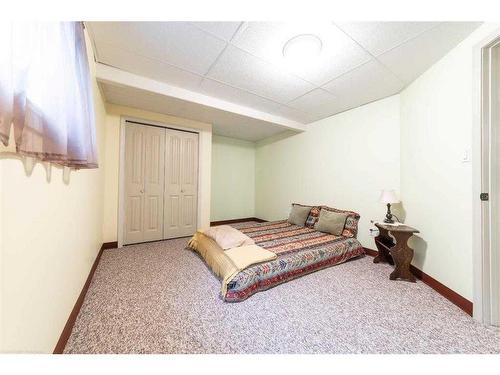 1117 26 Street West, Wainwright, AB - Indoor Photo Showing Bedroom