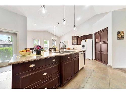 1117 26 Street West, Wainwright, AB - Indoor Photo Showing Kitchen With Double Sink