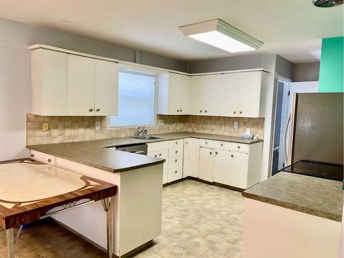 5324 47 Street, Provost, AB - Indoor Photo Showing Kitchen