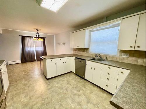 5324 47 Street, Provost, AB - Indoor Photo Showing Kitchen