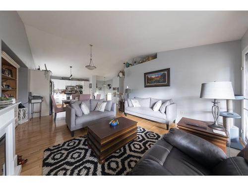 2109 52 Avenue, Lloydminster, AB - Indoor Photo Showing Living Room