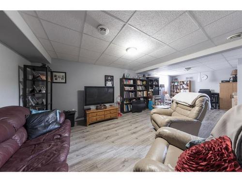 2109 52 Avenue, Lloydminster, AB - Indoor