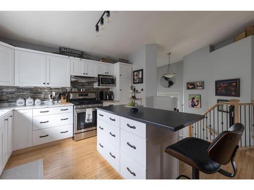 2109 52 Avenue, Lloydminster, AB - Indoor Photo Showing Kitchen With Upgraded Kitchen