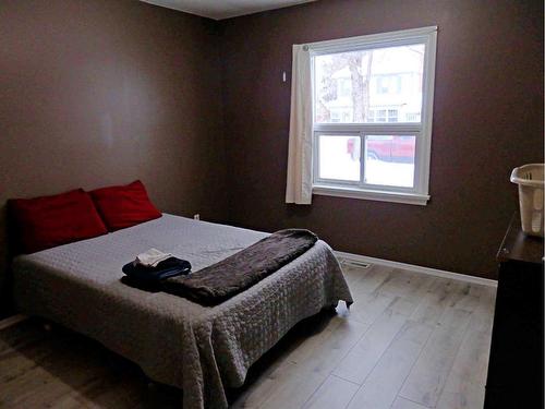 4717 53 Avenue, Vermilion, AB - Indoor Photo Showing Bedroom