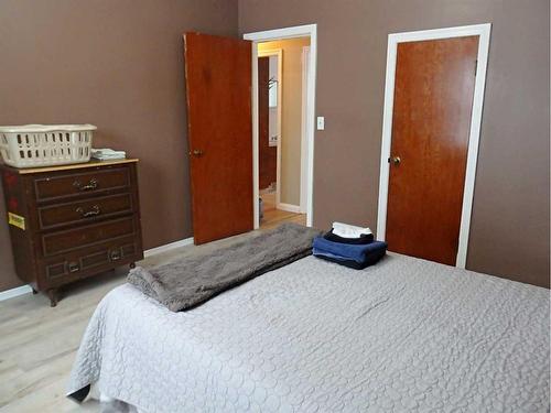 4717 53 Avenue, Vermilion, AB - Indoor Photo Showing Bedroom