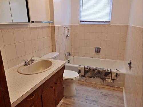 4717 53 Avenue, Vermilion, AB - Indoor Photo Showing Bathroom