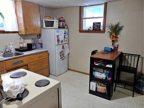 4717 53 Avenue, Vermilion, AB - Indoor Photo Showing Kitchen