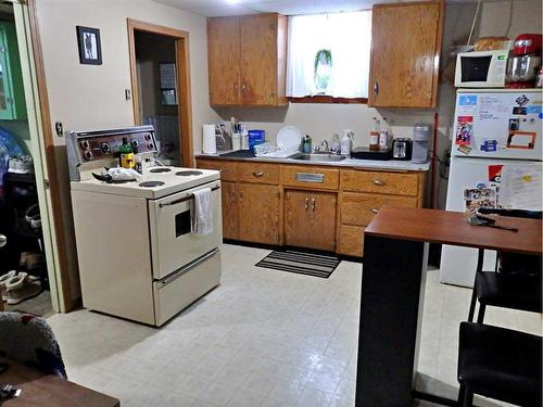 4717 53 Avenue, Vermilion, AB - Indoor Photo Showing Kitchen