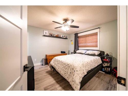 1929 5 Avenue, Wainwright, AB - Indoor Photo Showing Bedroom