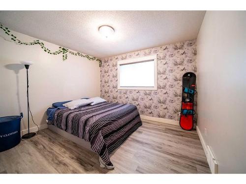 1929 5 Avenue, Wainwright, AB - Indoor Photo Showing Bedroom