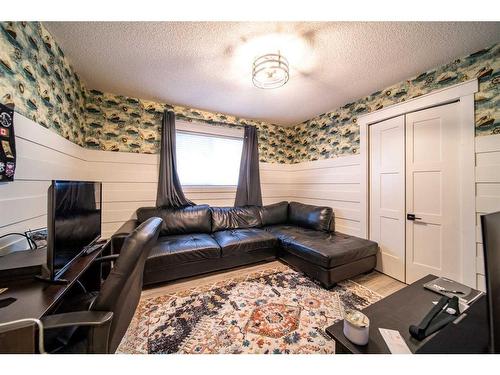 1929 5 Avenue, Wainwright, AB - Indoor Photo Showing Living Room