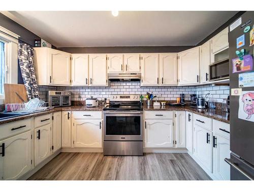 1929 5 Avenue, Wainwright, AB - Indoor Photo Showing Kitchen