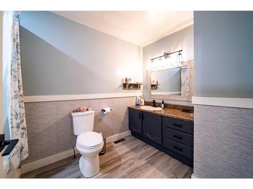 1929 5 Avenue, Wainwright, AB - Indoor Photo Showing Bathroom